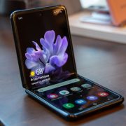 A journey back to 2004 with Motorola Razr 2019